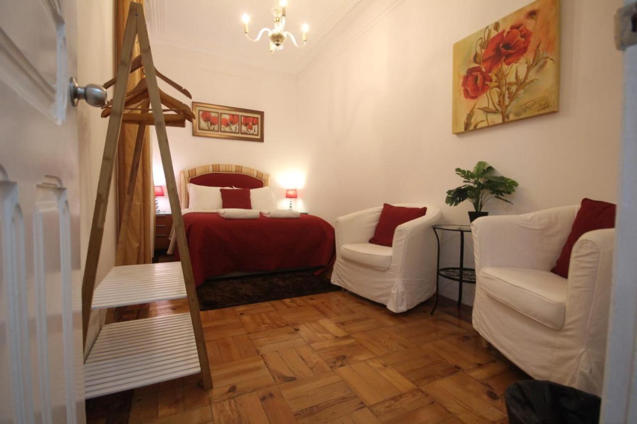 Bordeaux M1 R3 - & Comfortable Double With Private Patio & Shared Bathroom Gæstehus