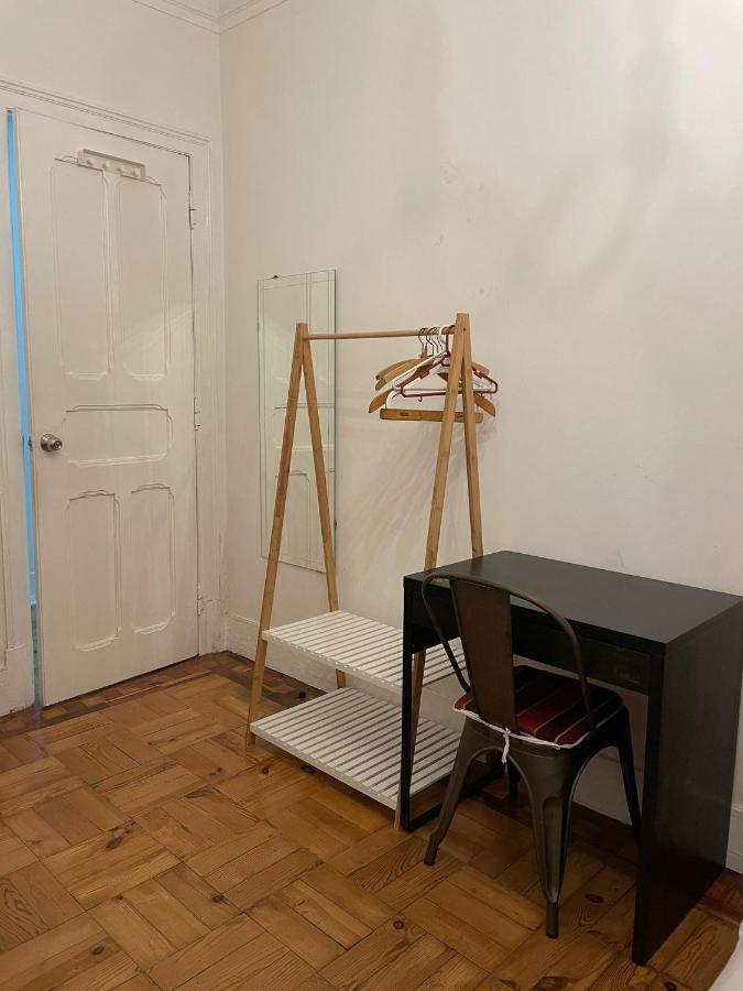Bordeaux M1 R3 - & Comfortable Double With Private Patio & Shared Bathroom Gæstehus